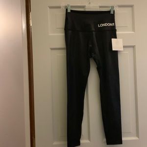 NWT Beyond Yoga black leggings. Size small